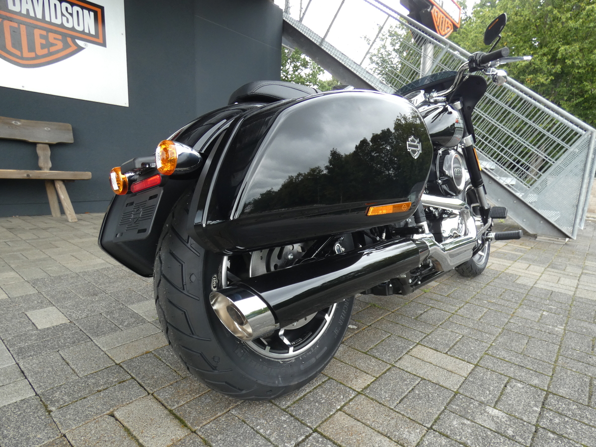 H-D® Your Bike House Harley-Davidson Motorrad in Schwarz, stilvoll und leistungsstark.