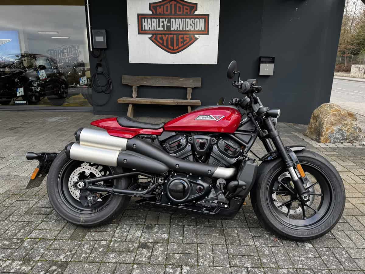 Harley-Davidson Fat Bob auf dem H-D® YOUR BIKE HOUSE Parkplatz in Fulda.