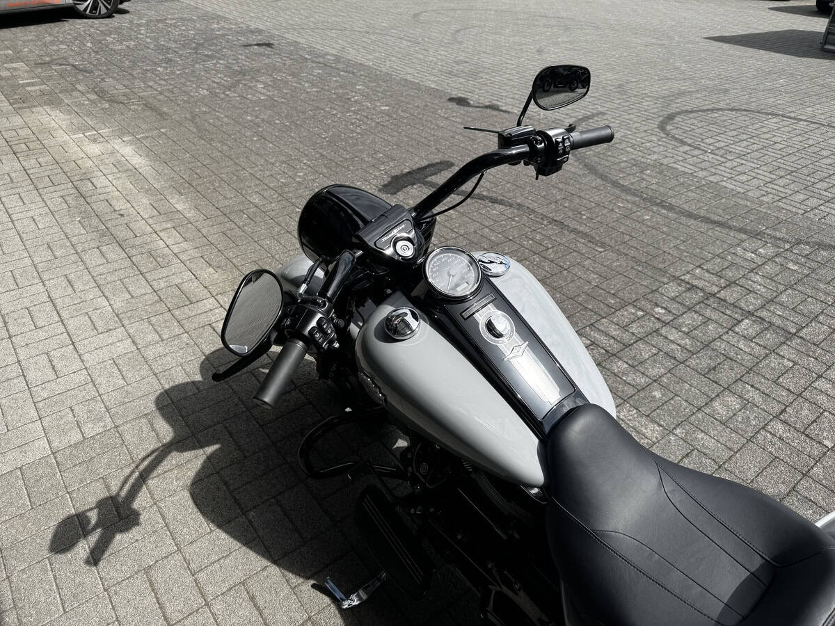 Harley-Davidson Motorrad vor H-D® YOUR BIKE HOUSE in Fulda.