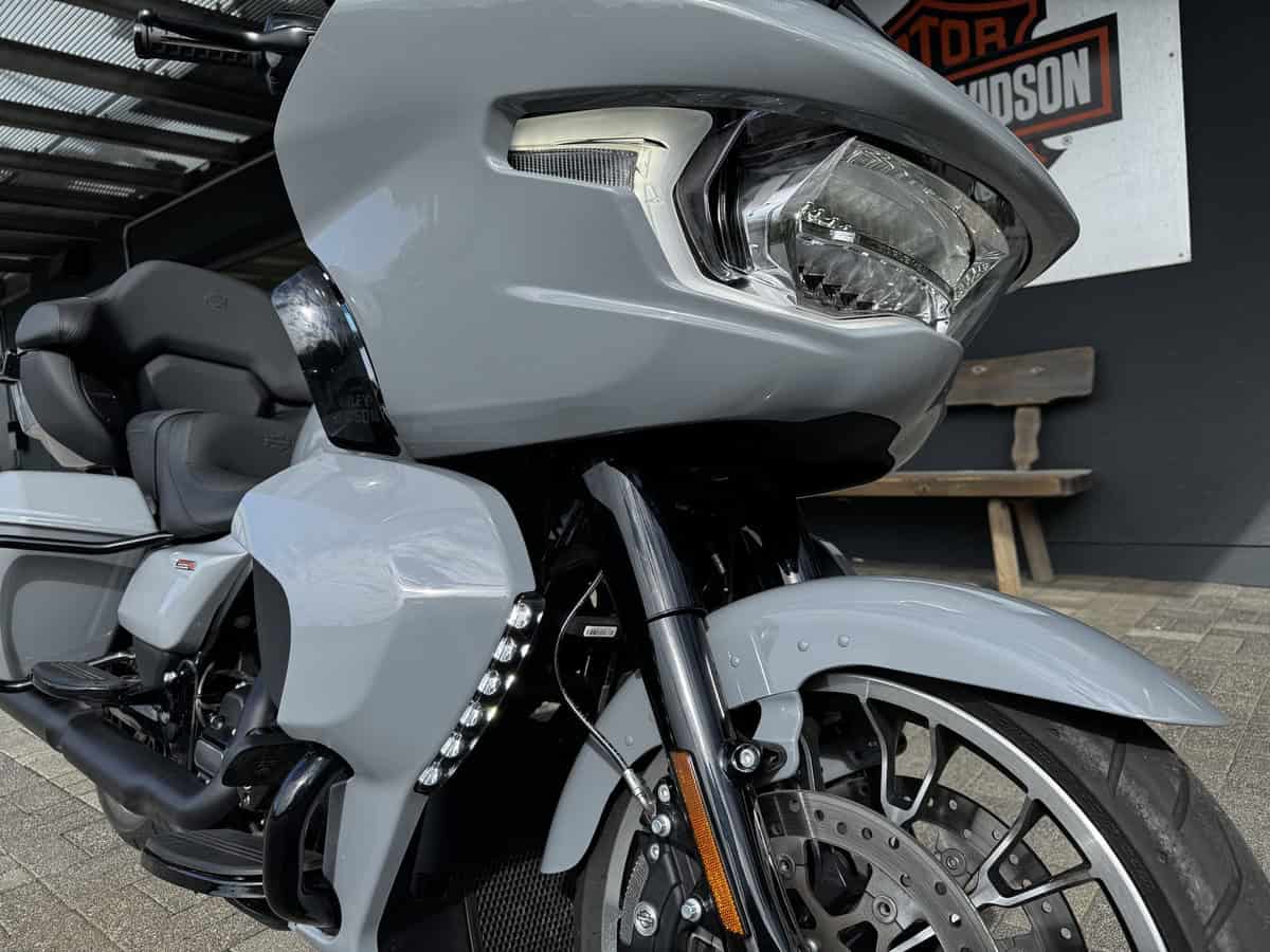Harley-Davidson Touring-Motorrad in Grau bei H-D® YOUR BIKE HOUSE Fulda.