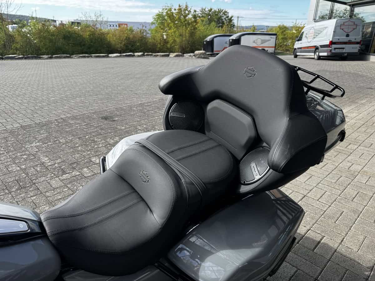 Harley-Davidson Tour-Paket auf einem Motorrad in Fulda.