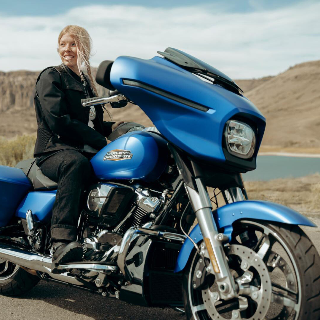 26-flhx-lifestyle-0022-bw