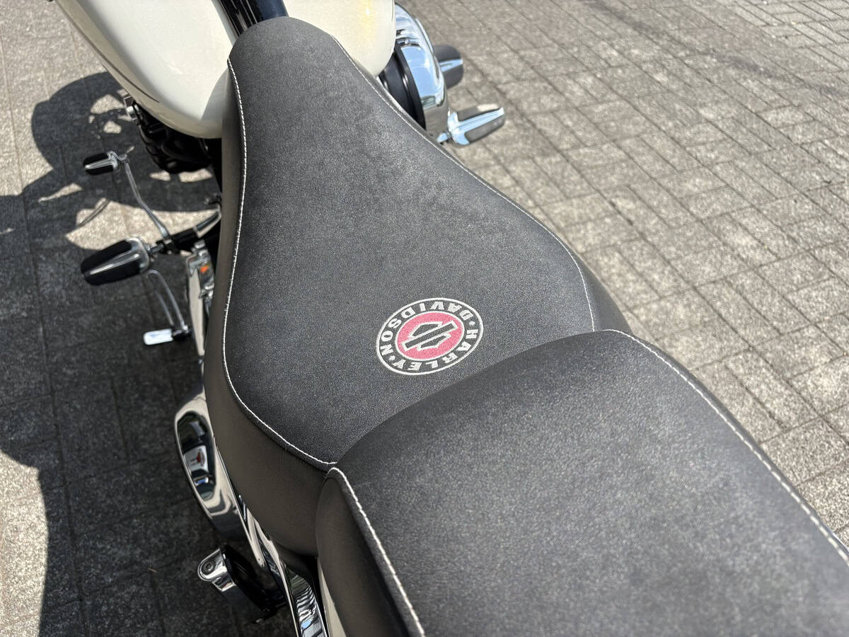 Harley-Davidson Sitz mit Logo bei H-D® YOUR BIKE HOUSE Fulda.