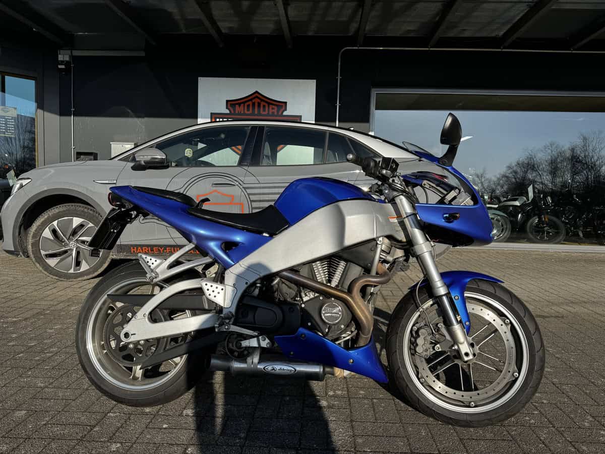 Harley-Davidson Motorrad vor Harley-Händler in Fulda.