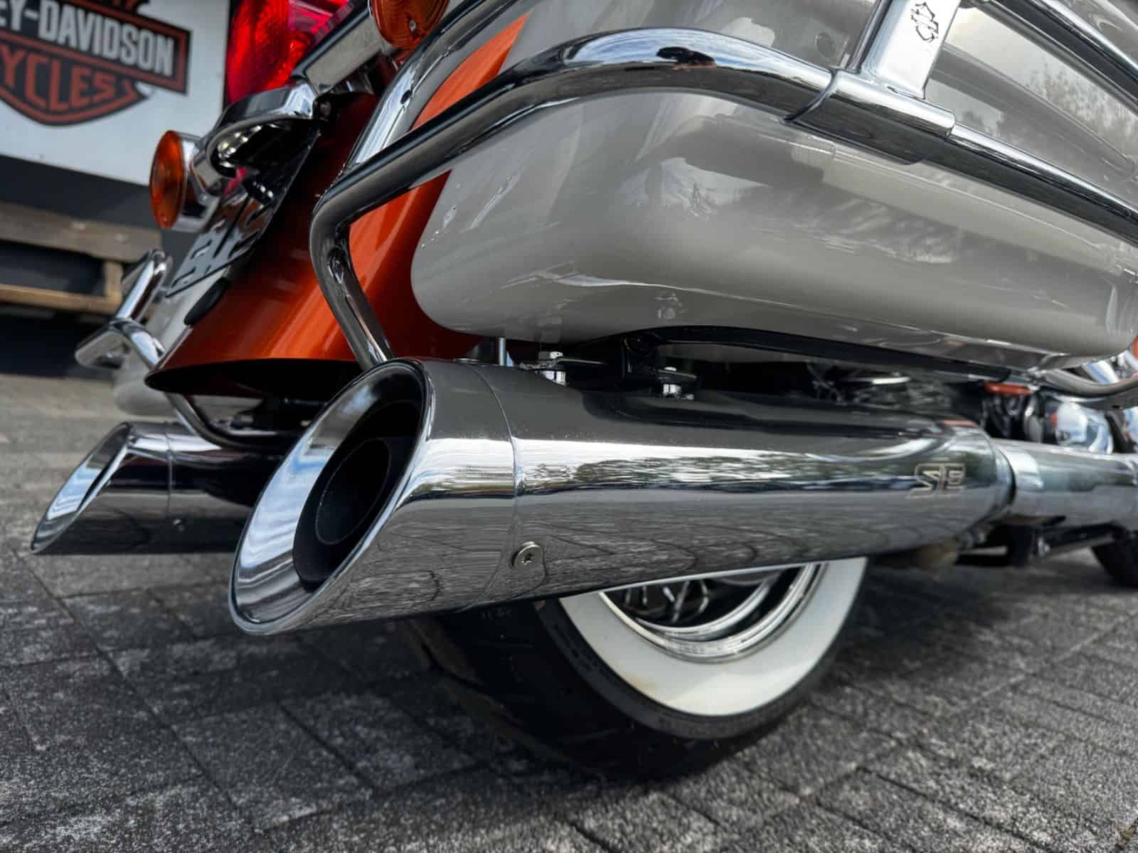 Harley-Davidson Motorrad mit Chrom-Auspuff in Fulda bei H-D® YOUR BIKE HOUSE.