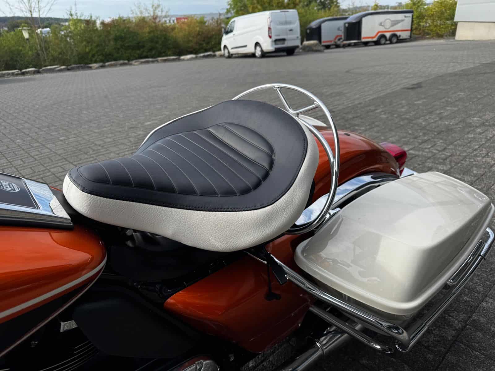Harley-Davidson Tour-Pak Gepäckträger auf einem Motorrad in Fulda.
