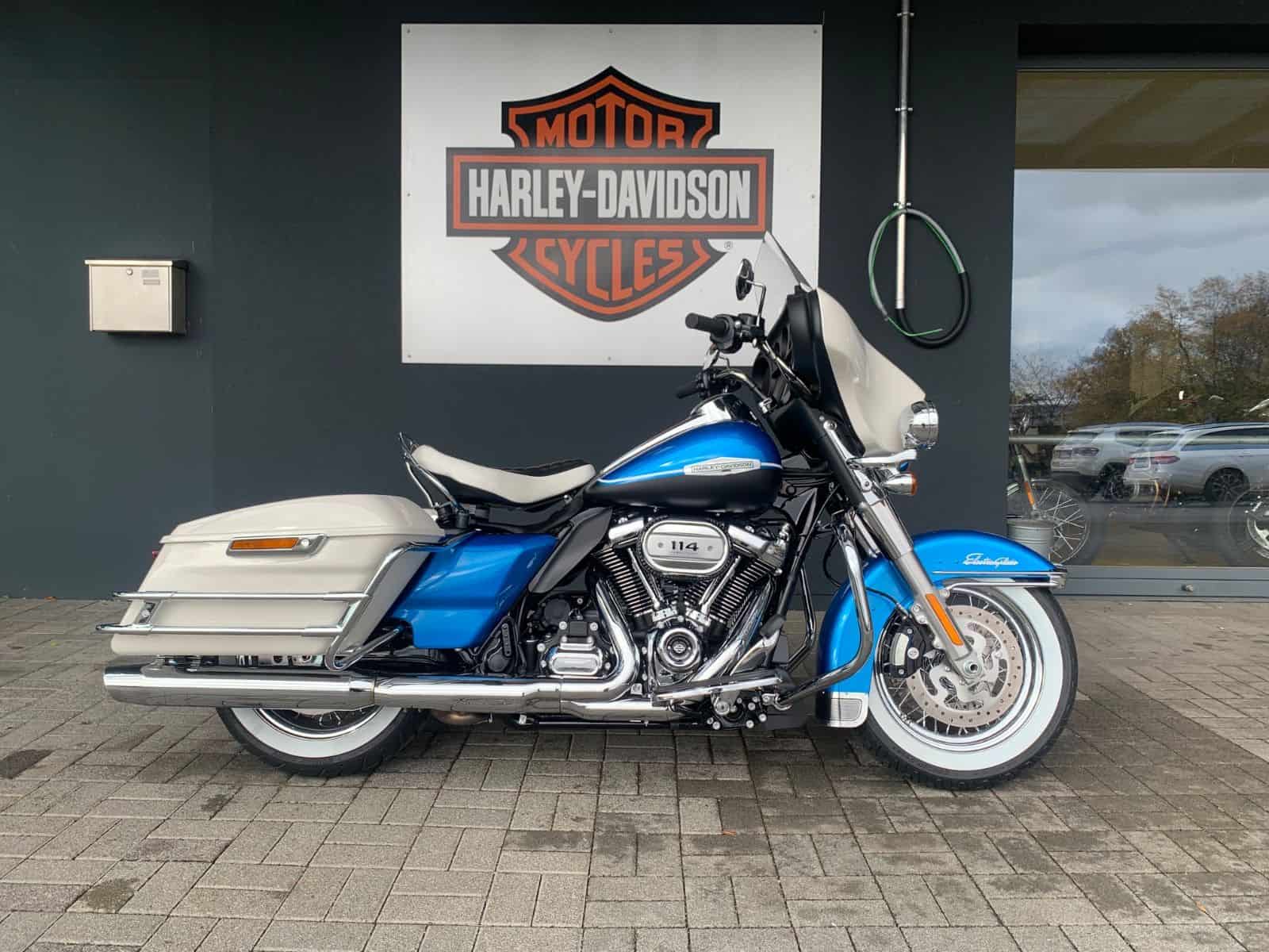 Harley-Davidson Touring Motorrad vor H-D® YOUR BIKE HOUSE in Fulda.