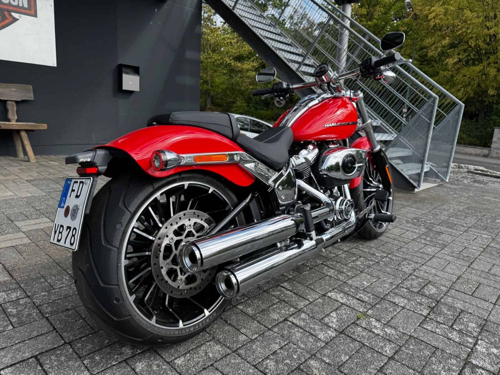Harley-Davidson Motorrad in Rot bei H-D® YOUR BIKE HOUSE Fulda.