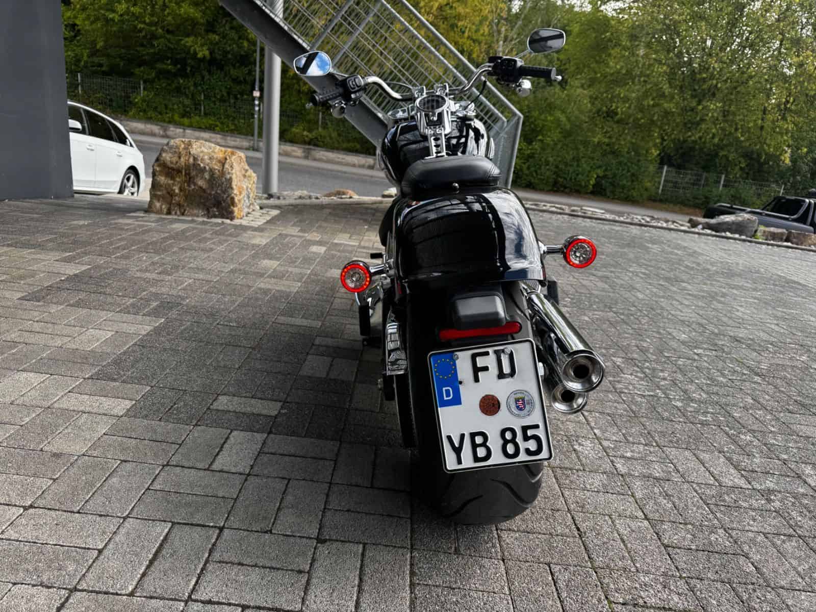 Harley-Davidson Motorrad vor H-D® YOUR BIKE HOUSE in Fulda.