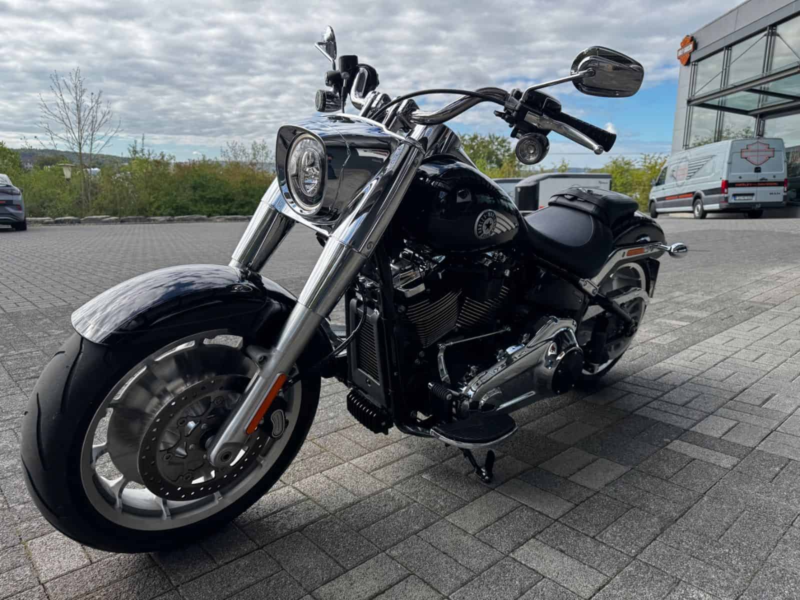 Harley-Davidson Softail Fat Boy in Schwarz bei H-D® YOUR BIKE HOUSE Fulda.
