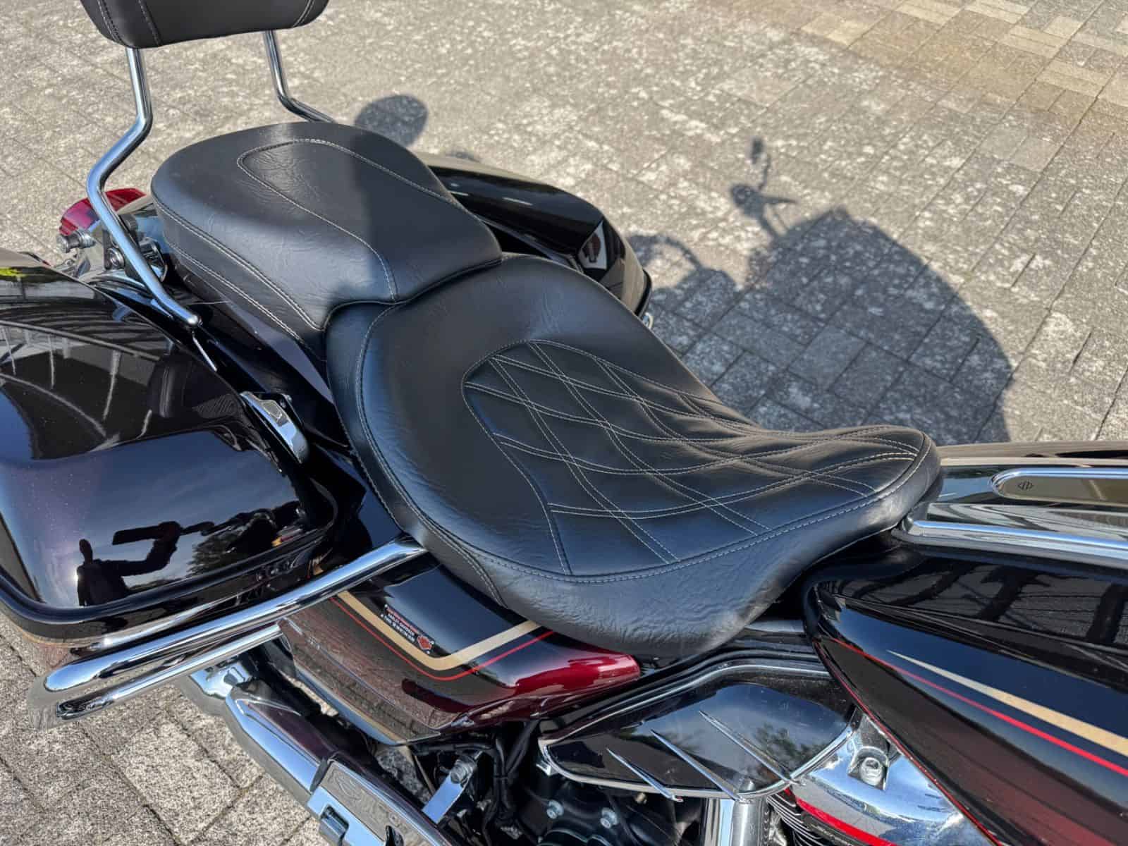 Harley-Davidson Motorrad mit schwarzem Sitz und Chrom-Details in Fulda.
