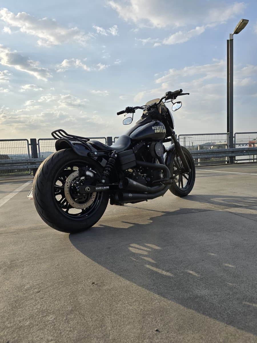 Harley-Davidson Fat Bob auf dem Parkplatz bei H-D YOUR BIKE HOUSE Fulda.