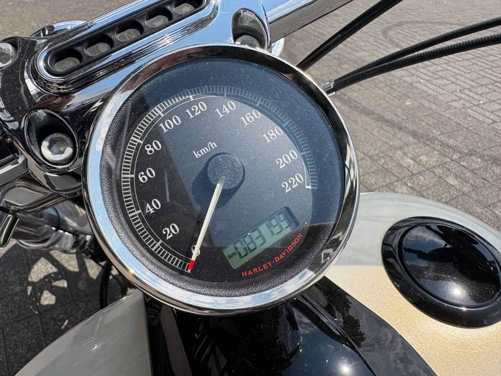Harley-Davidson Motorrad Tacho mit 0 km/h in Fulda.
