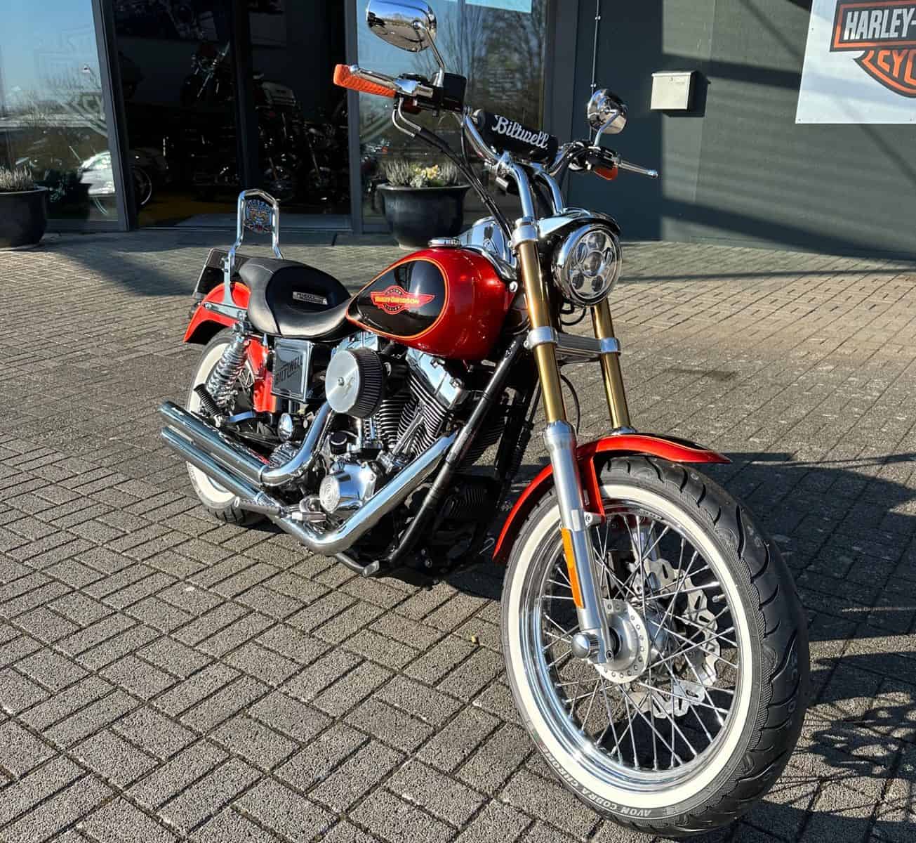 Harley-Davidson Motorrad vor Harley-Händler in Fulda.