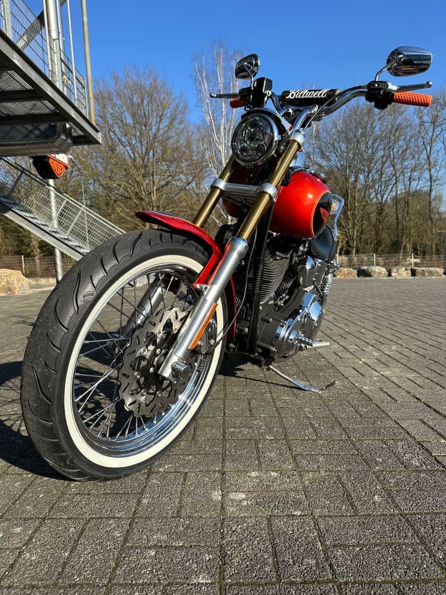 Harley-Davidson Motorrad vor H-D® YOUR BIKE HOUSE in Fulda.