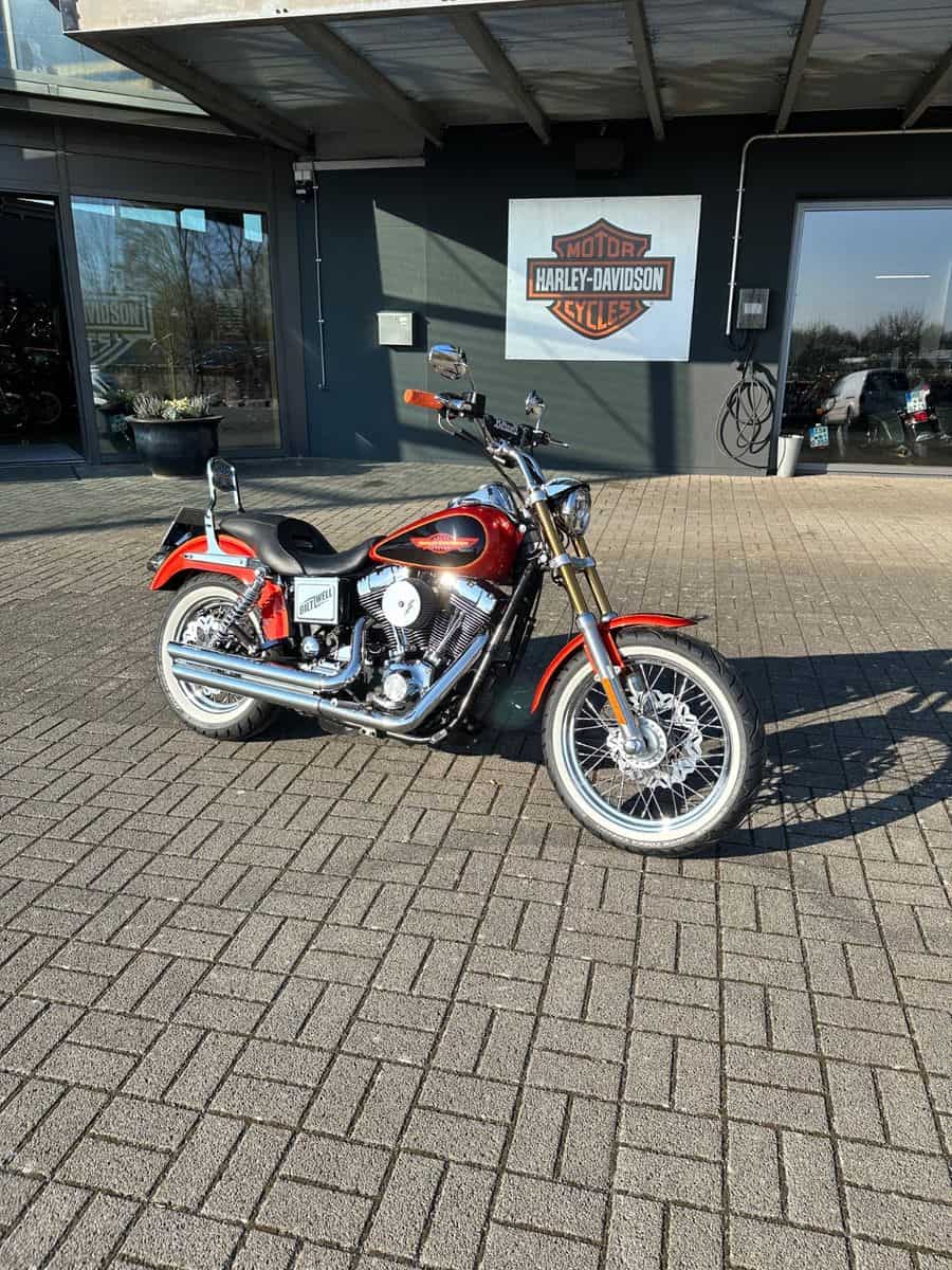 Harley-Davidson Motorrad vor H-D® YOUR BIKE HOUSE in Fulda.