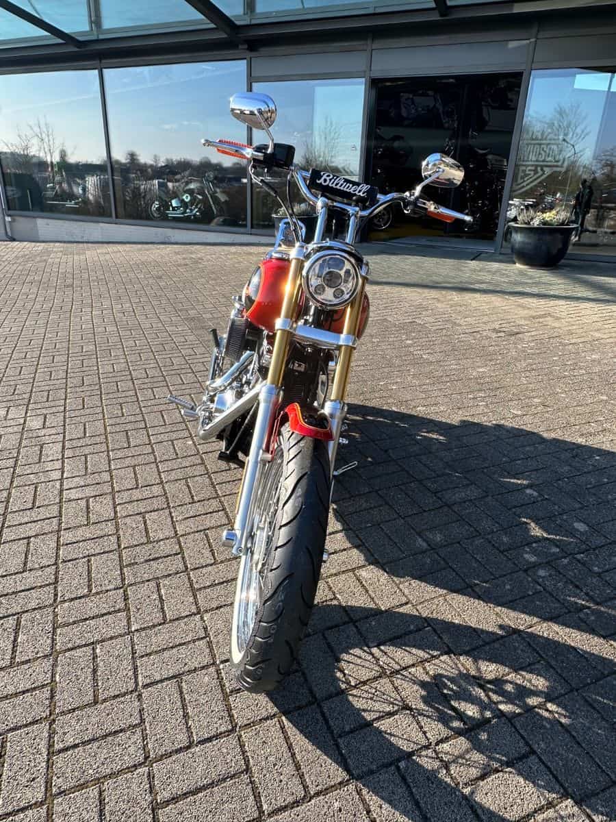 Harley-Davidson Motorrad vor Harley-Davidson Händler in Fulda.