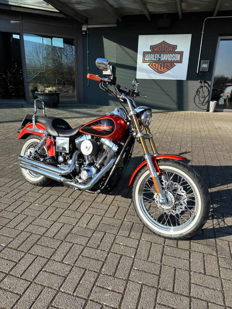 Harley-Davidson Motorrad vor H-D® YOUR BIKE HOUSE in Fulda.