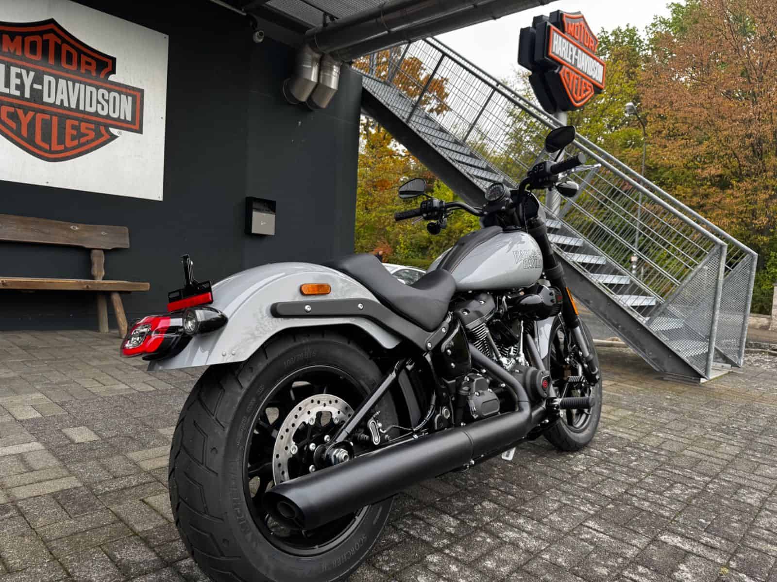 Harley-Davidson Motorrad vor Harley-Händler in Fulda, Deutschland.