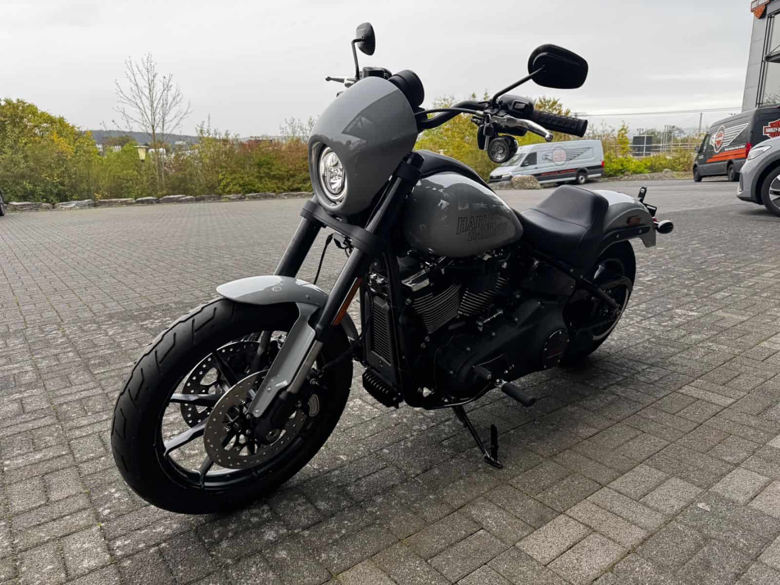 Harley-Davidson Softail Standard in Schwarz bei H-D® YOUR BIKE HOUSE Fulda.