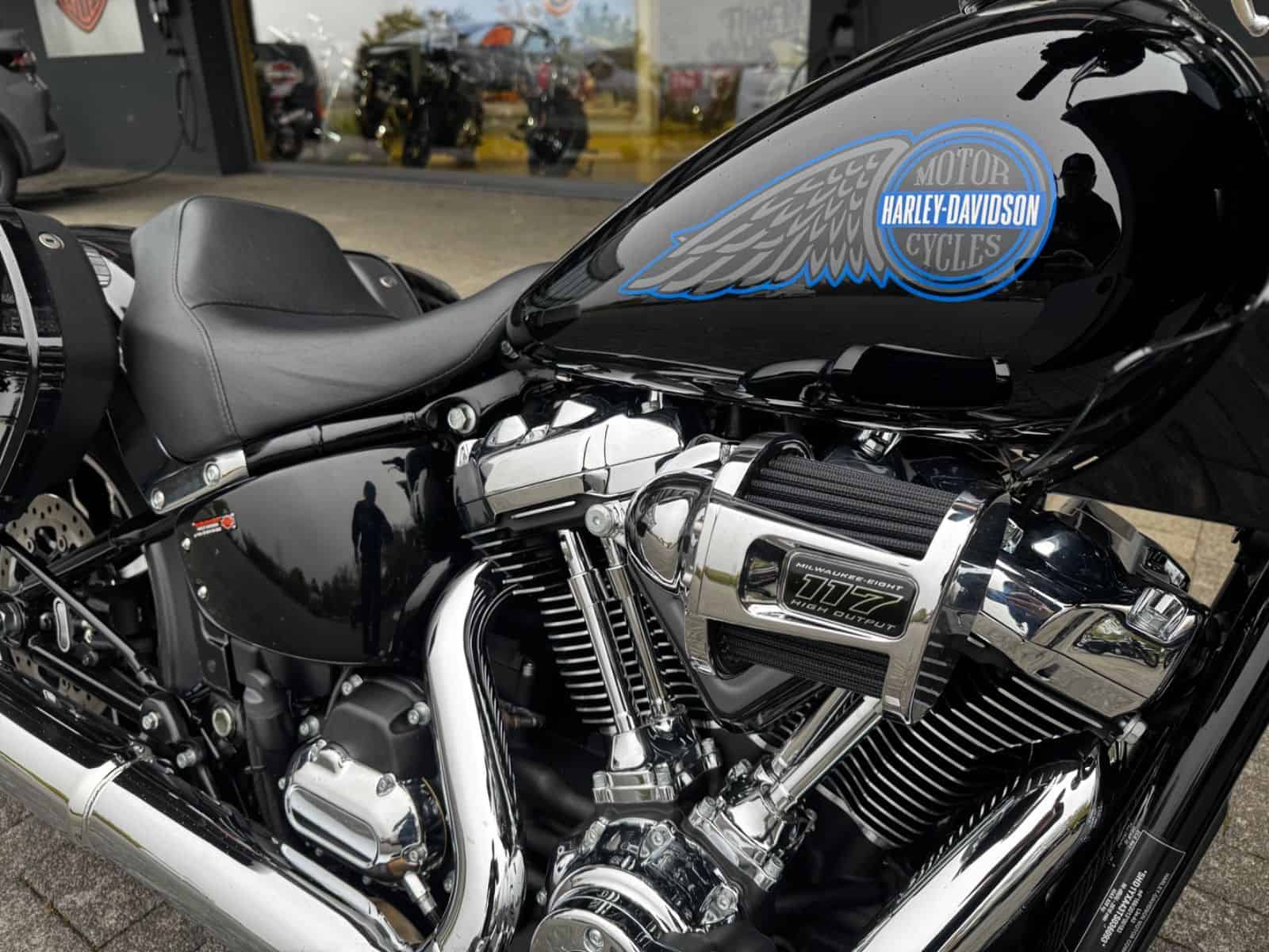 Harley-Davidson Motorrad mit Logo und Chromteilen in Fulda.