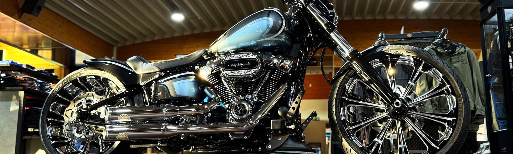 Harley-Davidson Fat Boy im Showroom von H-D Your Bike House Fulda.